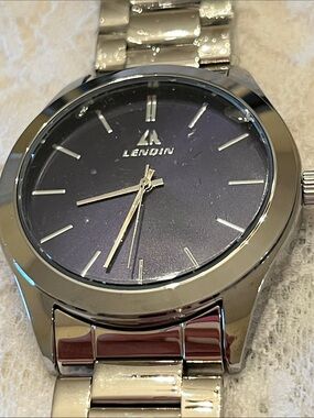 LENQIN Men's Silver Bracelet Watch with Black Dial